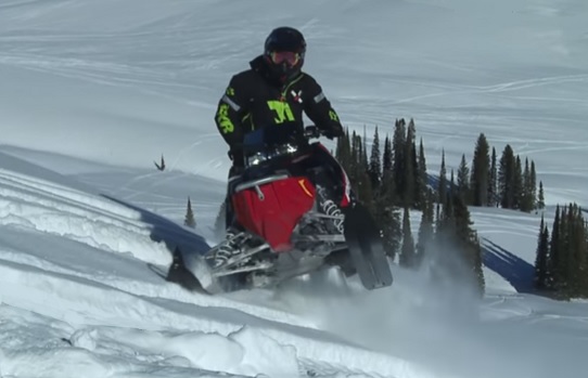 Snowmobiling in Ontario - Polaris 2016